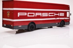 Mercedes O317 Porsche Transporter Rouge CMR 1:18 CMR149 Métal — image 2 sur 12