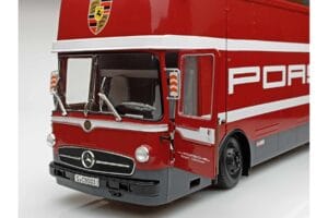 Mercedes O317 Porsche Transporter Rouge CMR 1:18 CMR149 Métal — image 4 sur 12