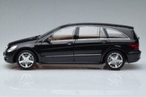 Mercedes R-Class W251 Obsidian Noir Minichamps 1:18 B66962325 Métal — image 4 sur 7