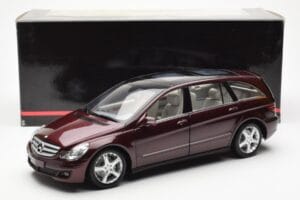 Mercedes R-Class W251 Rouge Métallique Minichamps 1:18 150034602 Métal — image 8 sur 8