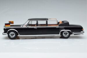 Mercedes 600 Pullman W100 Landaulet Queen Elizabeth II KK-Scale 1:18 KKDC181185 Métal — image 3 sur 6