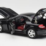 Mercedes SLK R171 Obsidian Noir Métallisé Minichamps 1:18 B66962319 - image 6 of 9
