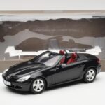 Mercedes SLK R171 Obsidian Noir Métallisé Minichamps 1:18 B66962319 - image 9 of 9