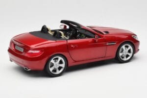 Mercedes SLK R172 Designo Zircon Rouge Minichamps 1:18 B66960513 Métal — image 3 sur 8