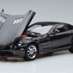 Mercedes SLR McLaren Noir CMC 1:18 - image 2 of 10