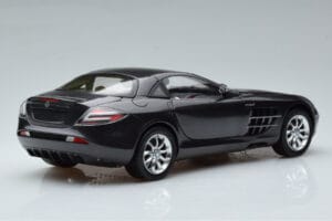 Mercedes SLR McLaren Noir CMC 1:18 M-045F Métal — image 3 sur 10