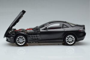 Mercedes SLR McLaren Noir CMC 1:18 M-045F Métal — image 4 sur 10
