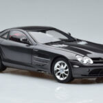 Mercedes SLR McLaren Noir CMC 1:18 - image 6 of 10