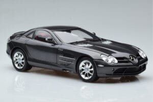 Mercedes SLR McLaren Noir CMC 1:18 M-045F Métal — image 6 sur 10