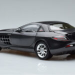 Mercedes SLR McLaren Noir CMC 1:18 - image 7 of 10