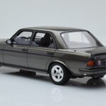 Mercedes W123 AMG 280 Gris Otto 1:18 - image 5 of 6