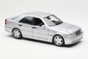 Mercedes C36 AMG W202 Argent UT Models 1:18 180035000 Métal — image 4 sur 6