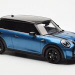 Mini Cooper S F56 Island Bleu Otto 1:18 - image 4 of 6