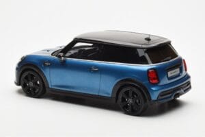 Mini Cooper S F56 Island Bleu Otto 1:18 OT982 Résine — image 5 sur 6