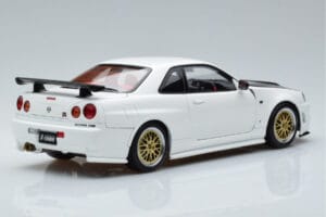 Nissan Skyline GT-R R34 Nismo Z-Tune Blanc MotorHelix 1:18 M83407 Métal — image 3 sur 11