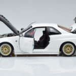 Nissan Skyline GT-R R34 Nismo Z-Tune Blanc MotorHelix 1:18 - image 4 of 11