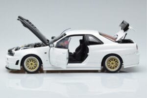 Nissan Skyline GT-R R34 Nismo Z-Tune Blanc MotorHelix 1:18 M83407 Métal — image 4 sur 11