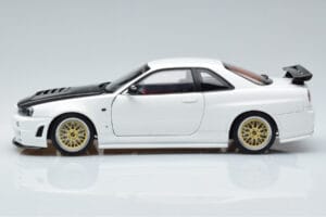Nissan Skyline GT-R R34 Nismo Z-Tune Blanc MotorHelix 1:18 M83407 Métal — image 5 sur 11