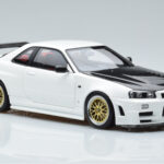 Nissan Skyline GT-R R34 Nismo Z-Tune Blanc MotorHelix 1:18 - image 6 of 11