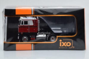 Peterbilt 352 Pacemaker Rouge Blanc IXO 1:43 TR097 Métal — image 4 sur 4