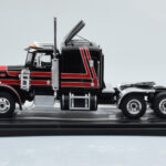 Peterbilt 359 Noir Rouge IXO 1:43 - image 2 of 4
