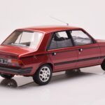 Peugeot 305 GTX Rouge Plaisir Otto 1:18 - image 2 of 6