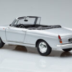 Peugeot 404 Cabriolet Argent Norev 1:18 - image 7 of 8
