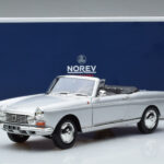 Peugeot 404 Cabriolet Argent Norev 1:18 - image 8 of 8