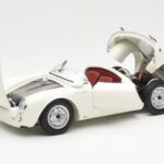 Porsche 550 Spyder Édition 70 Ans Blanc Schuco 1:18 450033300 - image 2 of 8