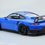 Porsche 911 GT2 RS 991.2 Weissach Package Bleu Jantes Magnésium Noires Minichamps 1:18 - image 5 of 6