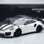 Porsche 911 GT2 RS 991.2 Weissach Package Blanc Jantes Magnésium Noires Minichamps 1:18 - image 6 of 6