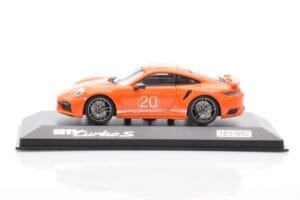 Porsche 911 992 Turbo S Gulf Orange Minichamps 1:43 WAP0209060N002