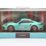 Porsche 911 992 Turbo S Mint Vert Minichamps 1:43 - image 4 of 4