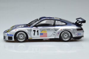 Porsche 911 996 GT3 RSR #71 A. Job 2005 AUTOart 1:18 80583 Métal — image 4 sur 7