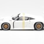 Porsche 911 GT1 Blanc UT Models 1:18 - image 3 of 6
