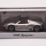 Porsche 918 Spyder Gris Métallisé Minichamps 1:43 - image 4 of 4