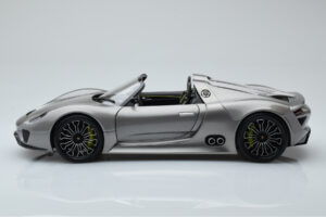 Porsche 918 Spyder Prototype Gris Métallique Minichamps 1:18 110060030 Métal — image 4 sur 7