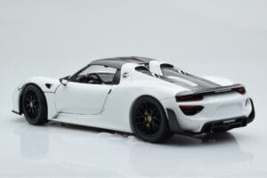Porsche 918 Spyder Weissach Package Blanc Avec Roues Noires Minichamps 1:18 113062443 Métal — image 8 sur 9