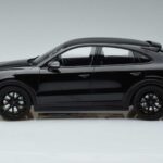 Porsche Cayenne E3 S Coupe Minichamps 1:18 187673 Métal - image 3 of 6