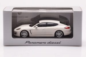Porsche Panamera 970 Diesel Carrara Blanc Minichamps 1:43 WAP0200090C Métal — image 4 sur 4
