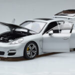 Porsche Panamera 970 Turbo Argent Norev 1:18 - image 2 of 7