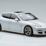Porsche Panamera 970 Turbo Argent Norev 1:18 - image 5 of 7