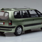 Renault Espace 3 Vert Otto 1:18 - image 2 of 6