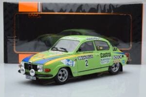 Saab 96 V4 #2 S. Blomqvist / H. Sylvan Rally Sweden 1976 IXO 1:18 18RMC085B Métal — image 6 sur 6
