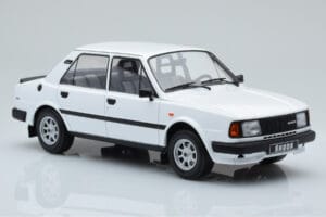 Skoda 130 L Blanc IXO 1:18 18CMC158 Métal — image 4 sur 6