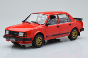 Skoda 130 LR Rouge IXO 1:18