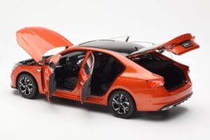 Skoda Octavia Pro Orange FAW 1:18 ZMR000006ORA Métal — image 5 sur 8