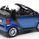 Smart Fortwo 451 Cabrio Bleu & Noir Minichamps 1:18 - image 3 of 8