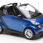Smart Fortwo 451 Cabrio Bleu & Noir Minichamps 1:18 - image 6 of 8