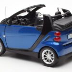 Smart Fortwo 451 Cabrio Bleu & Noir Minichamps 1:18 - image 7 of 8